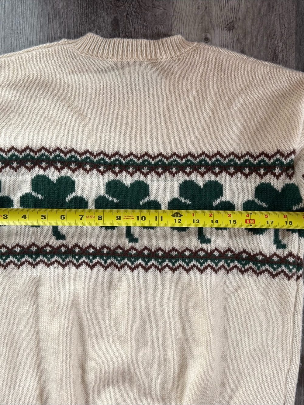 Cream Shamrock Knit Sweater Size L - Picture 6 of 7